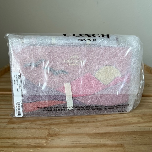 Coach large wristlet🎈🎈 - Picture 1 of 9
